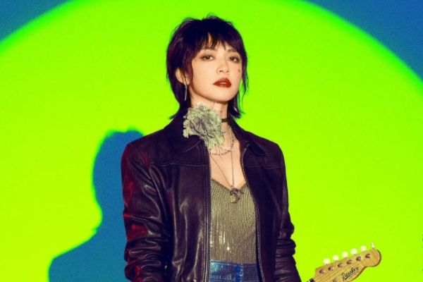 电视剧《摇滚狂花》讲述了什么故事?彭莱扮演者姚晨的个人资料?
