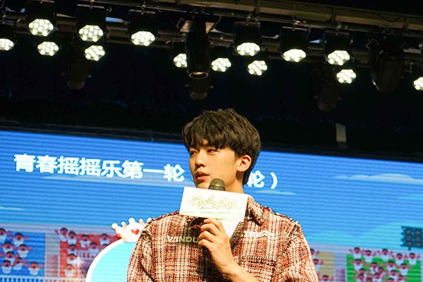 《悄悄喜欢你》卢东旭化身冰山学霸?搭档张楚萱演绎青春故事?